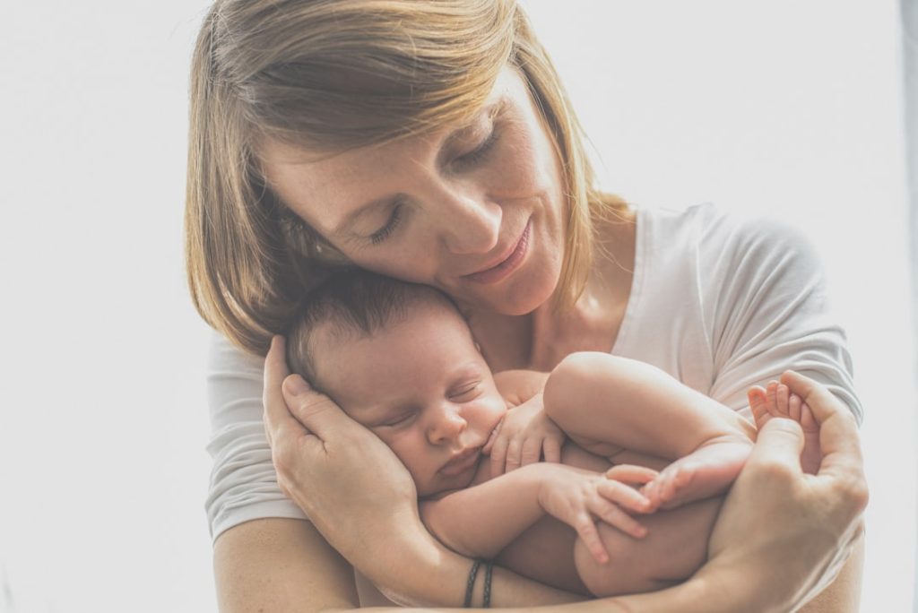 Photo Surrogate motherhood Nouns: pregnancy, baby, surrogate, contract, legal, controversy